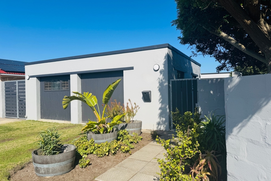 3 Bedroom Property for Sale in Sandbaai Western Cape